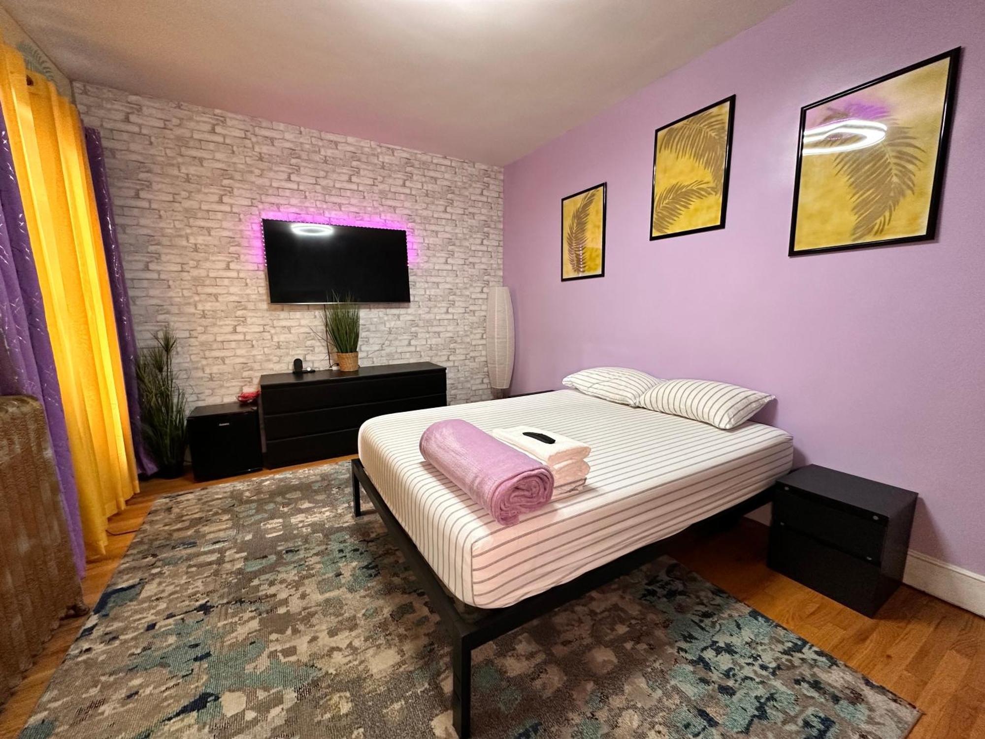 Modern Xl Queen Comfort & Character In Harlem *